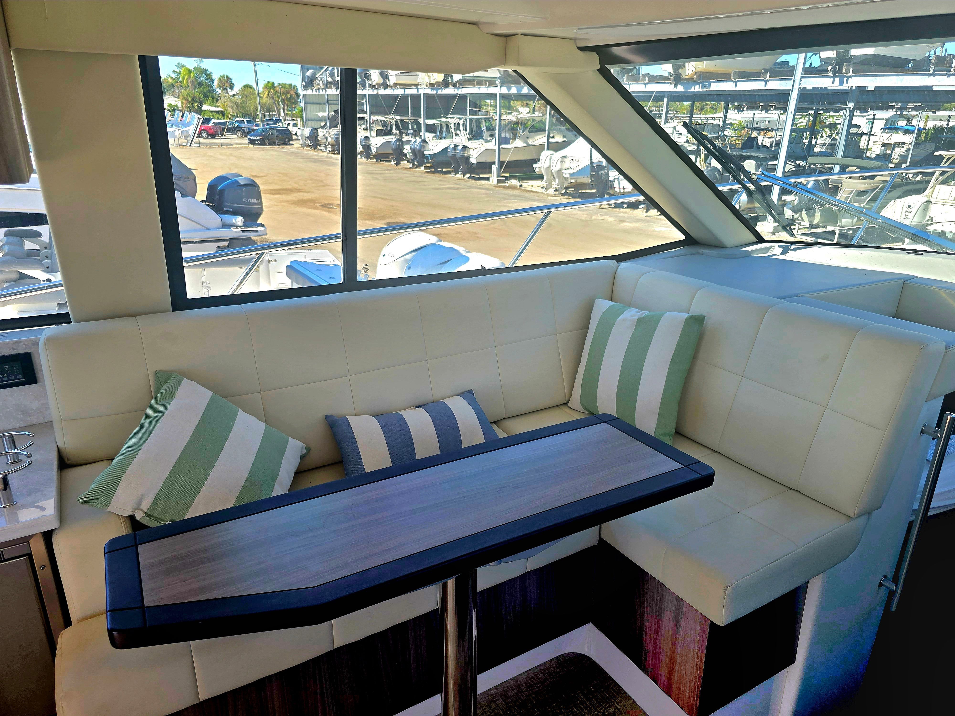 2021 REGAL 38 XO - Image 11