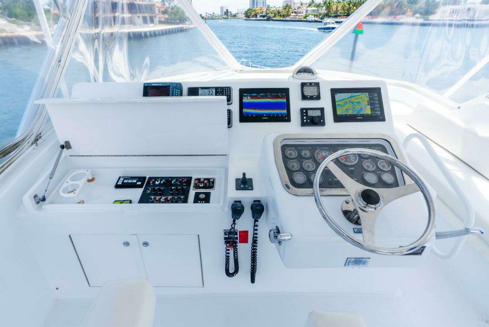 2005 Hatteras 50 Convertible - Image 32