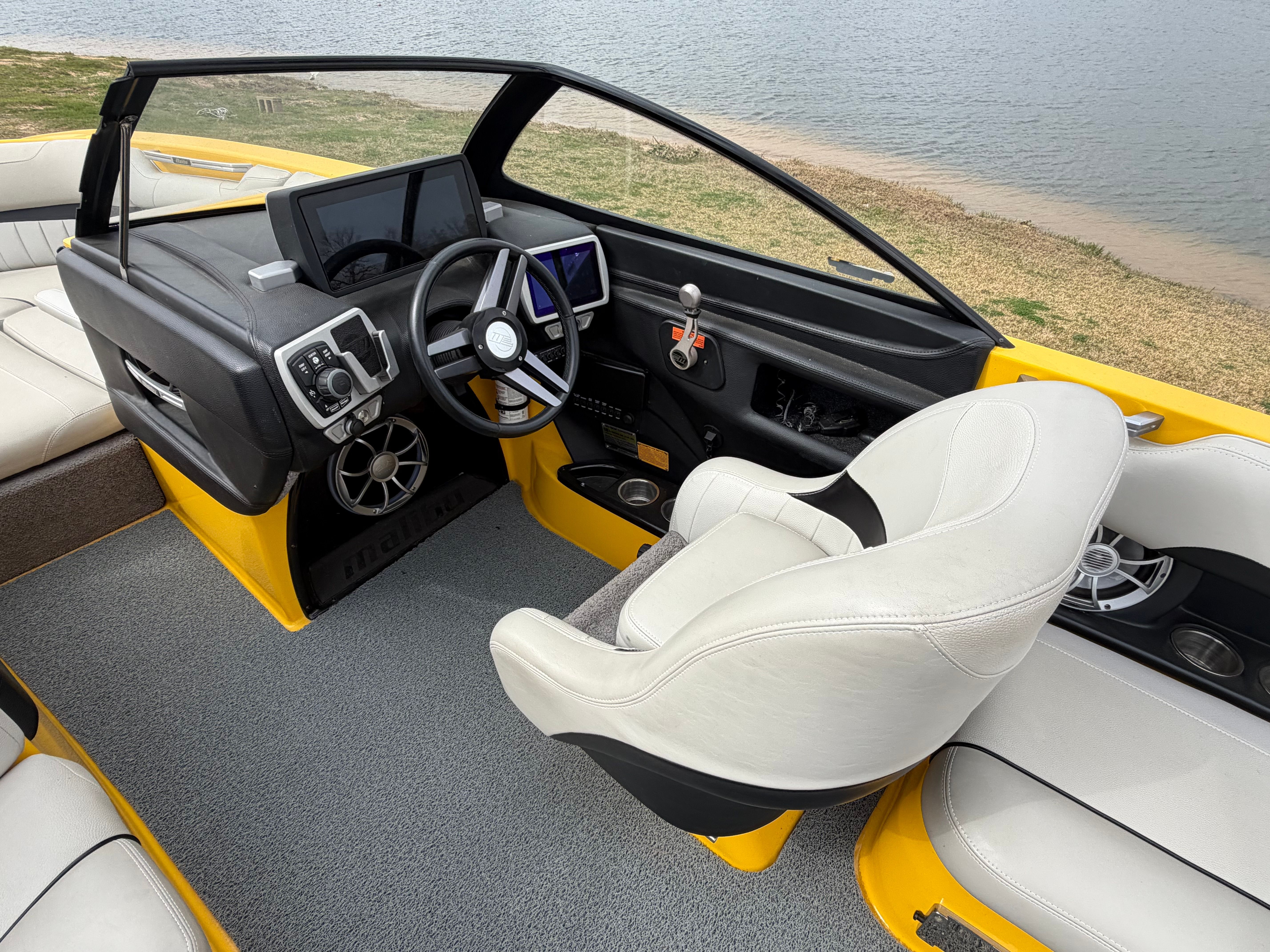 2015 MALIBU 24 MXZ - Image 15