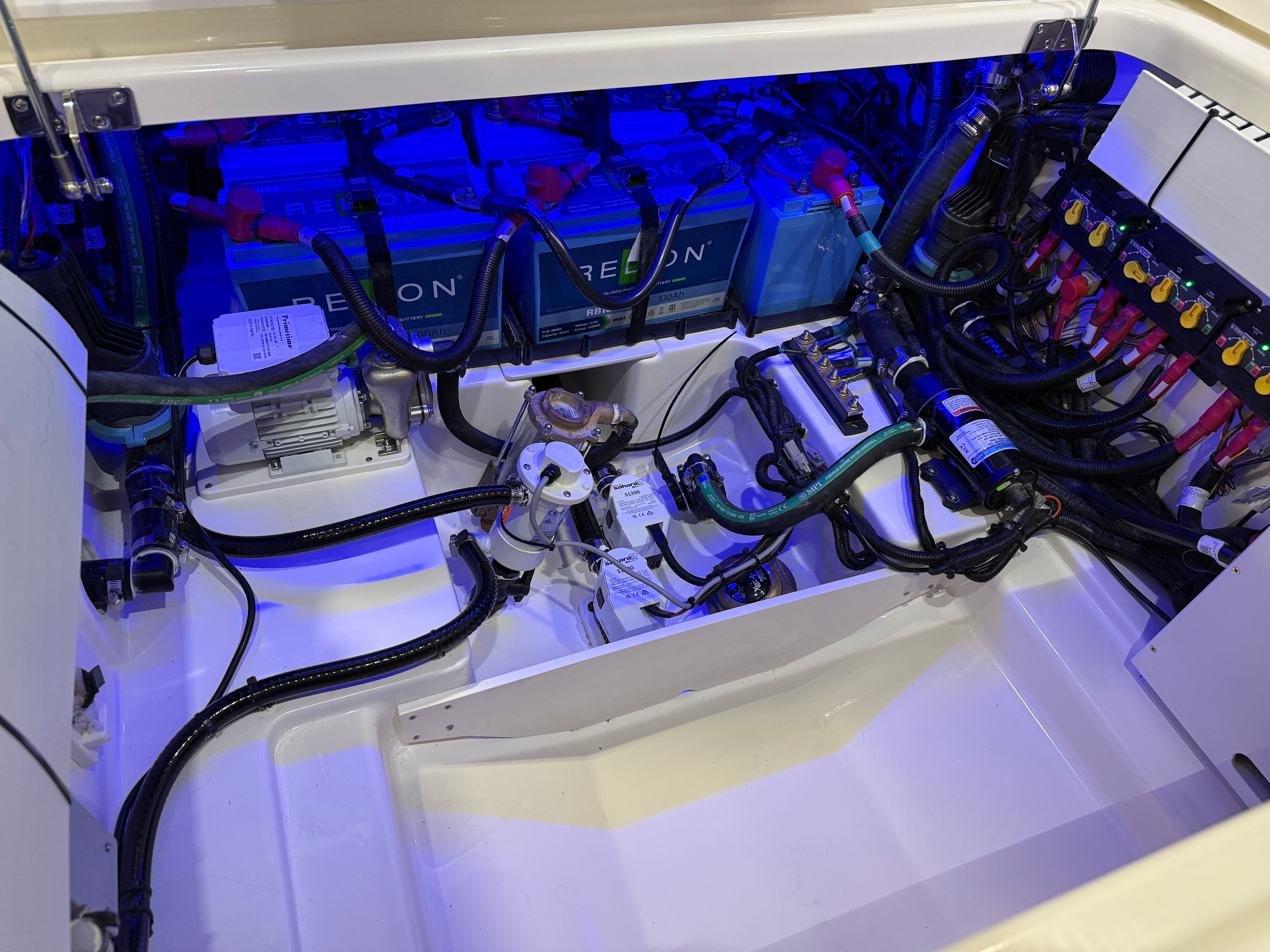 2026 Boston Whaler 330 Vantage - 58