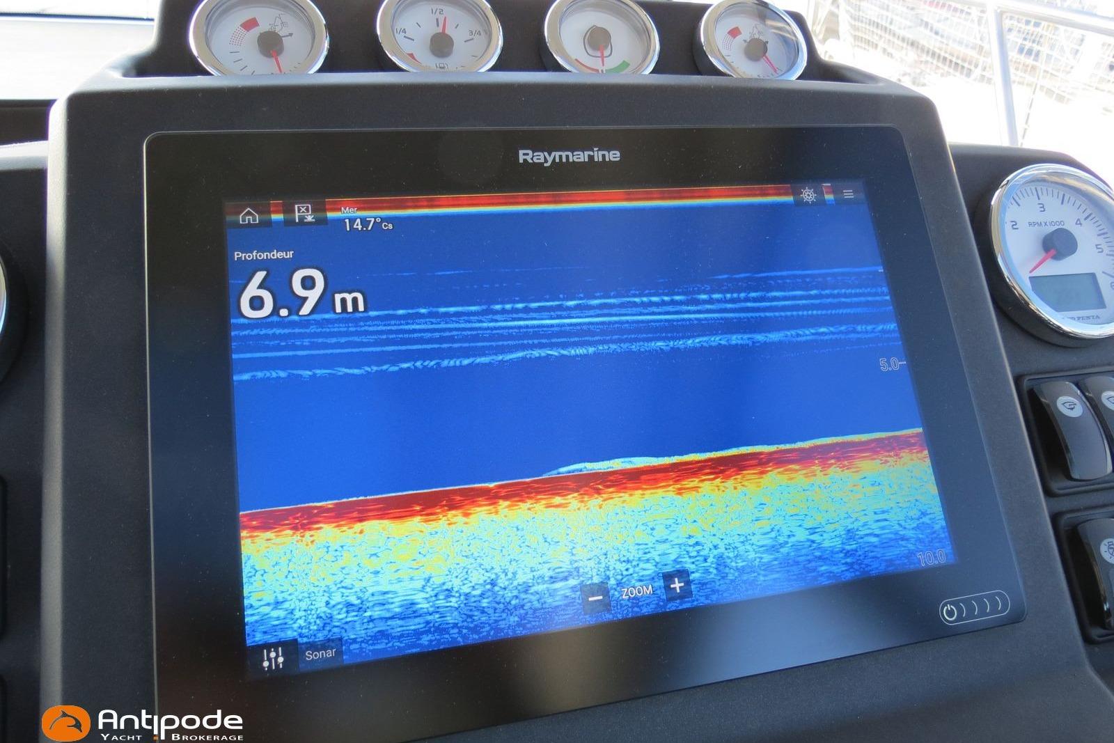 Sonar display on 2019 Jeanneau NC 33 yacht showing 6.9m depth reading.
