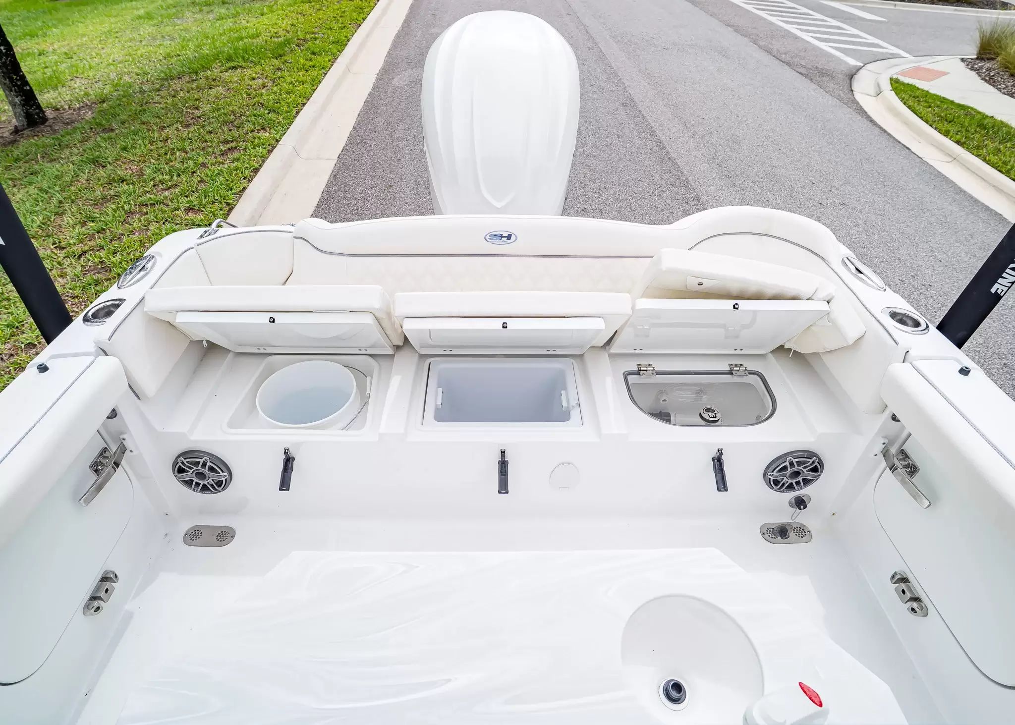 2027 Sea Hunt Ultra 255 SE - 11