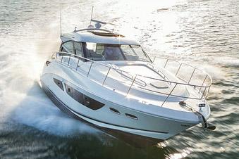 Manufacturer Provided Image: 2015 Sea Ray 470 Sundancer cruising on open water.