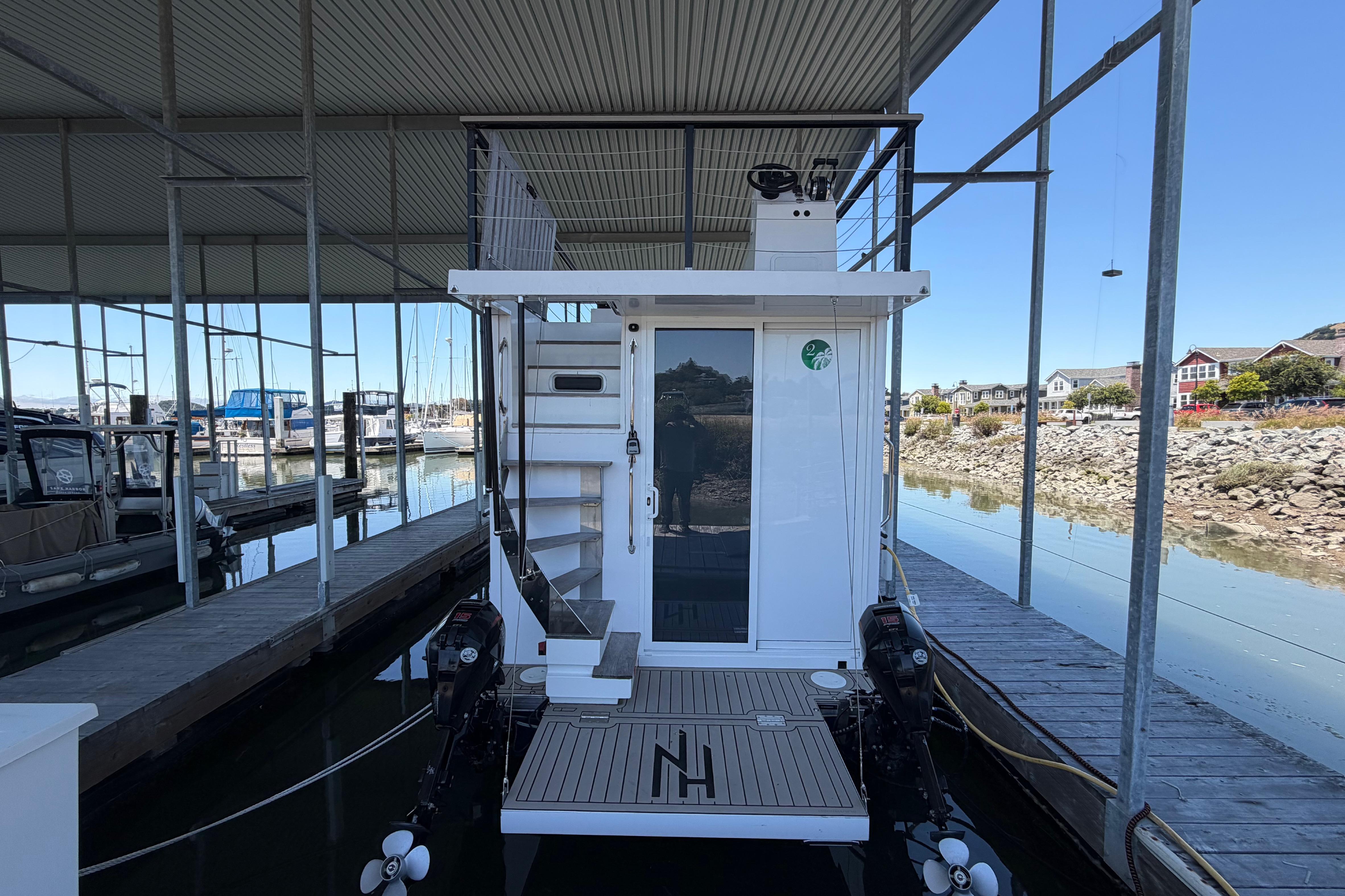 Navisyo NV.08 2022 model docked at marina, showcasing modern design and dual outboard motors.