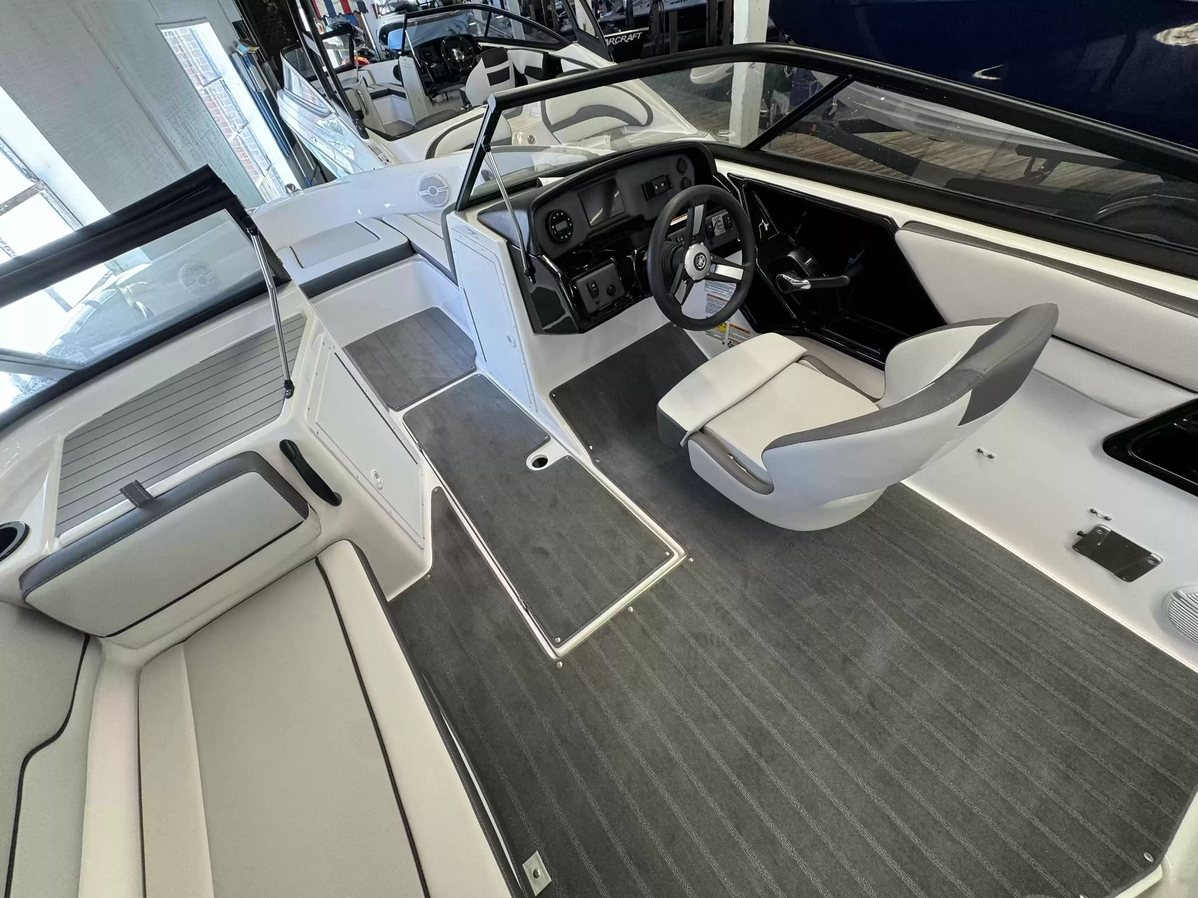 2026 Yamaha Boats AR190 - 8