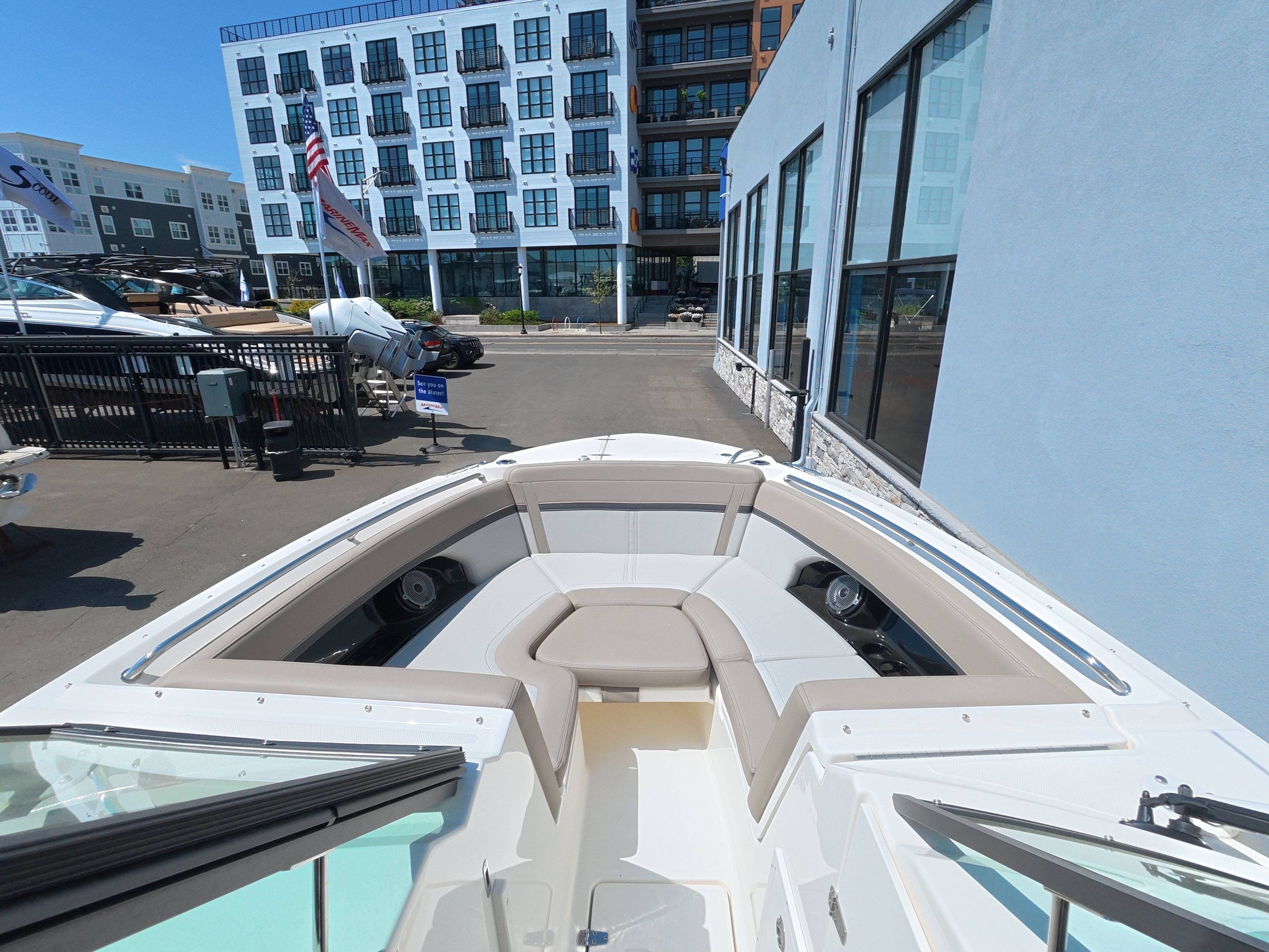 2026 Boston Whaler 240 Vantage - 31