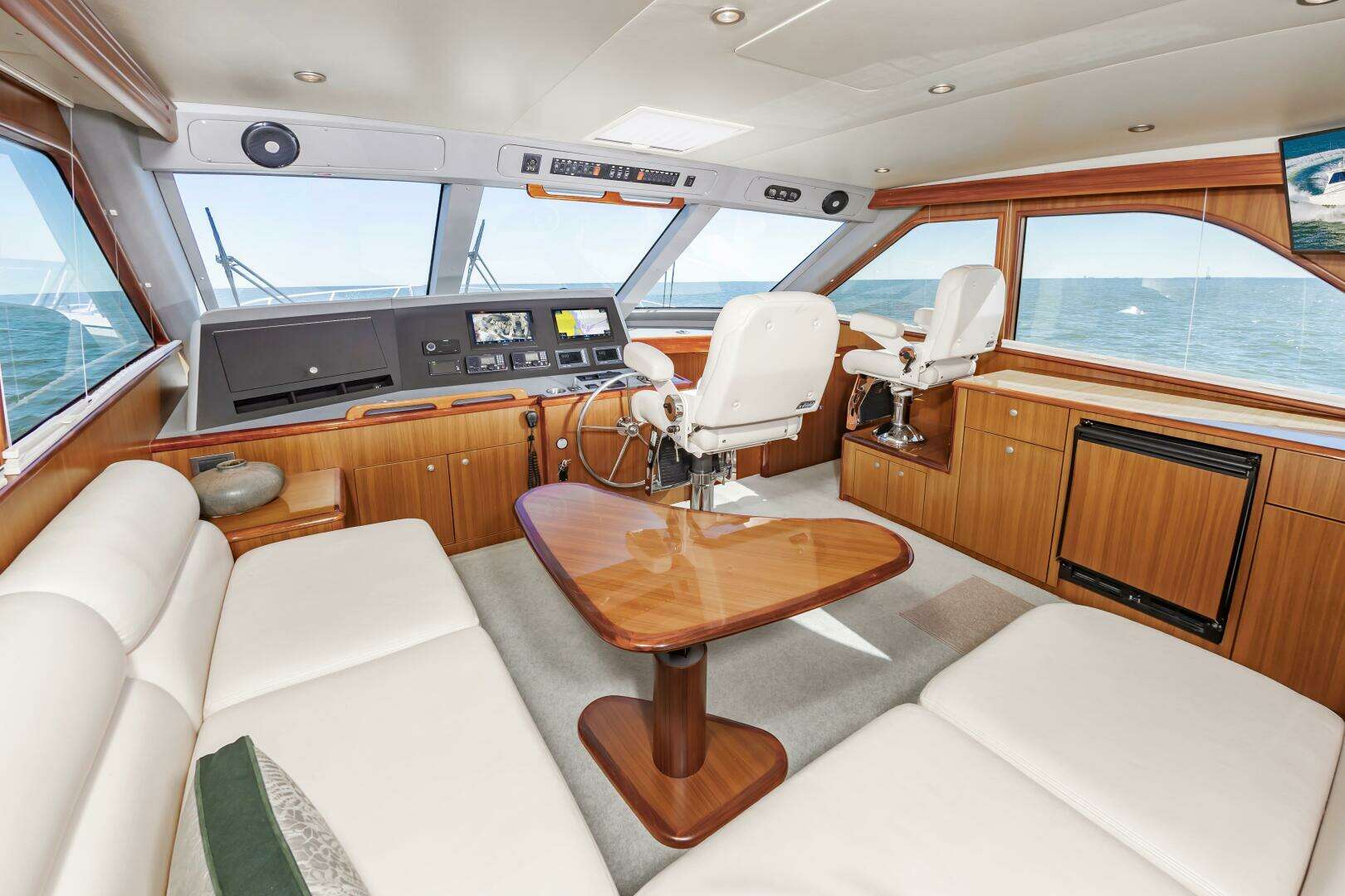 2010 Viking 52 Sport Coupe - Image 20