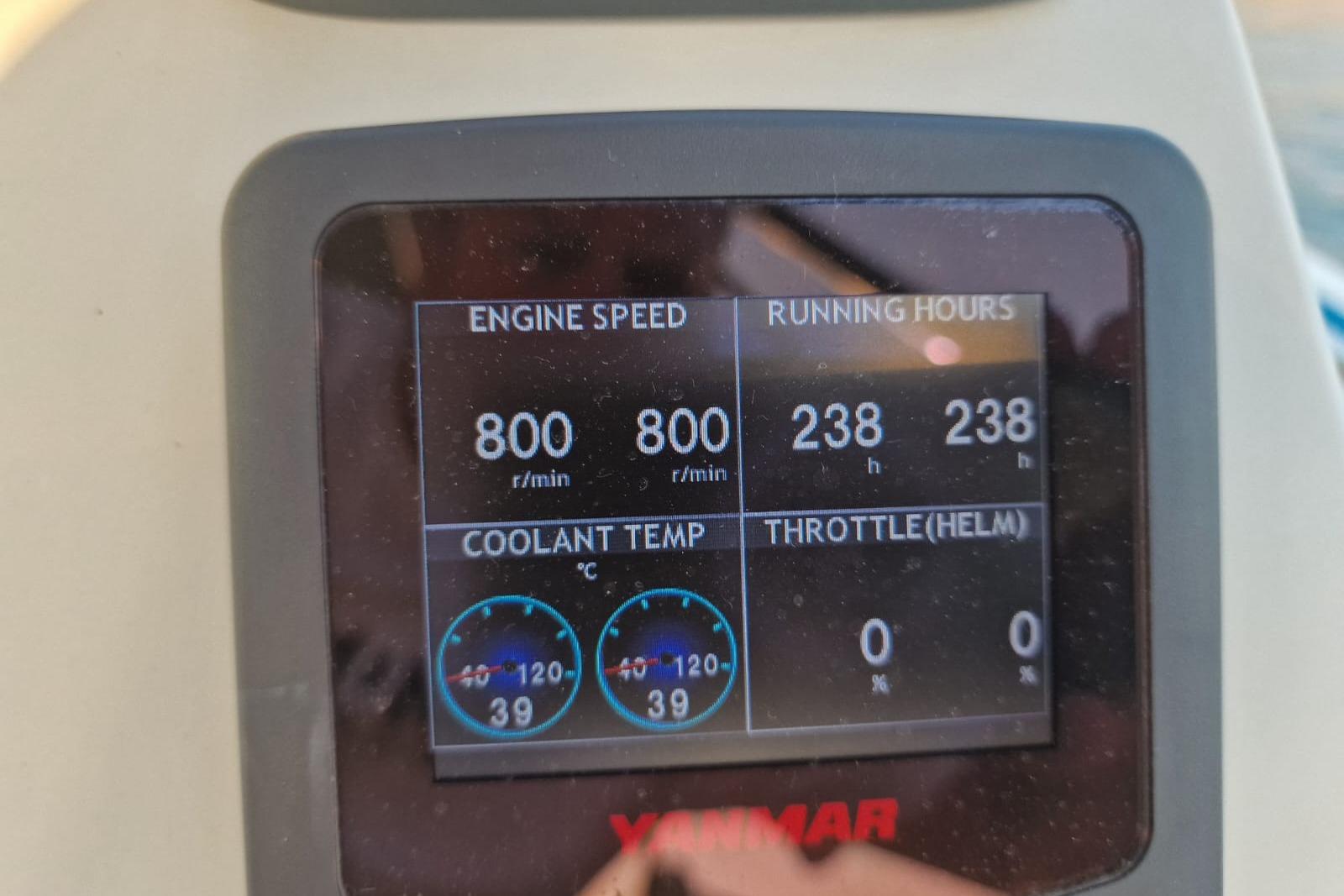 Display screen of Bali 5.4 Open Space 2022 showing engine metrics.