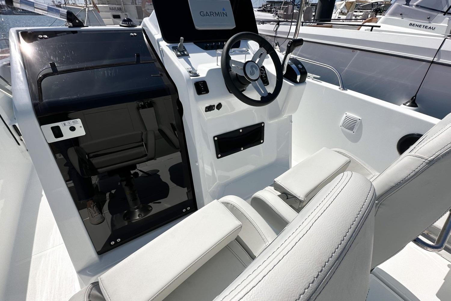 2024 Beneteau Flyer 8 SPACEdeck cockpit with steering wheel and seating.