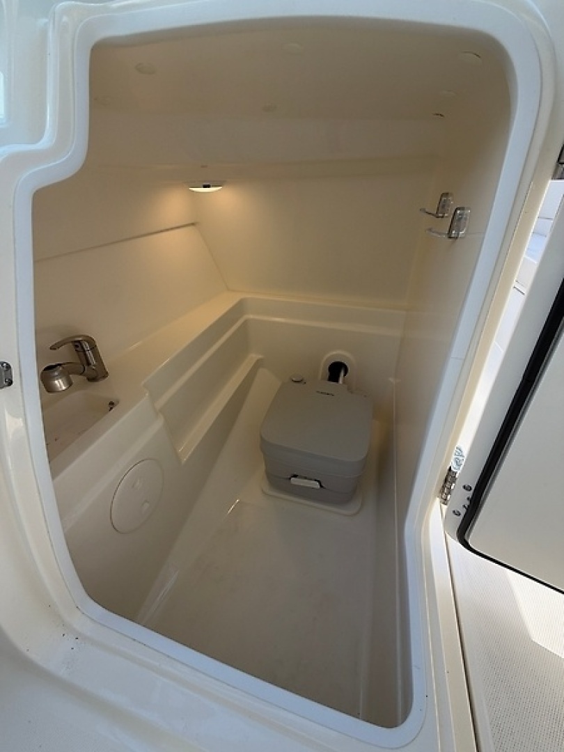 2020 Boston Whaler Vantage 230 - Image 24