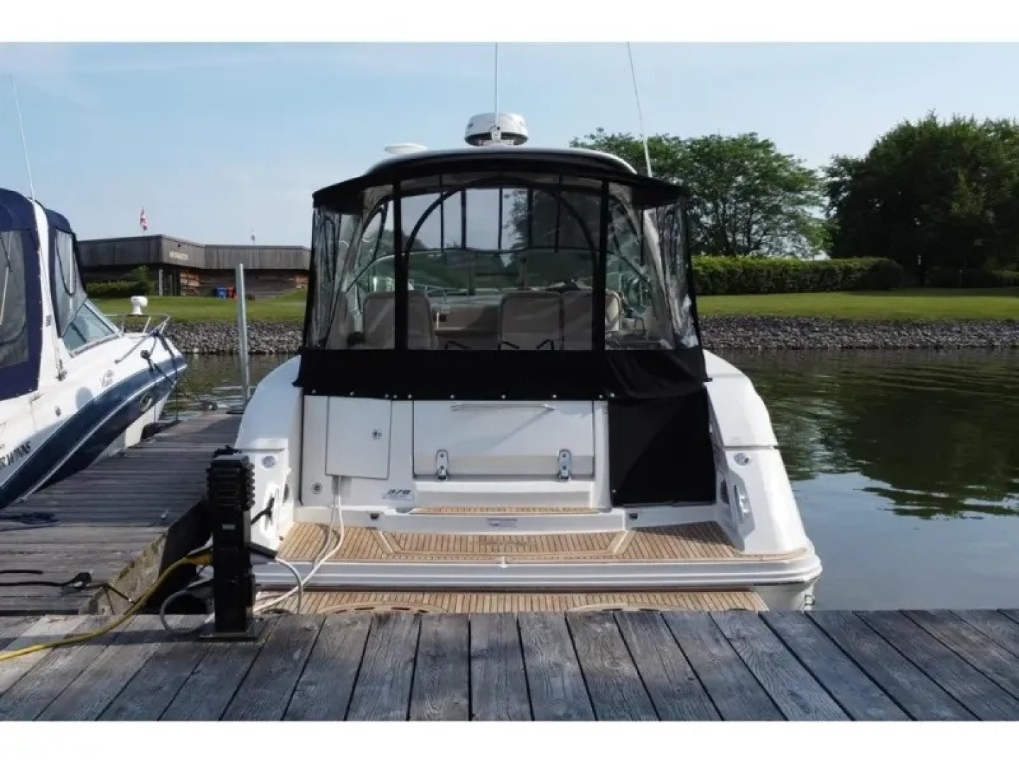 2012 Sea Ray 370 SUNDANCER - Image 4