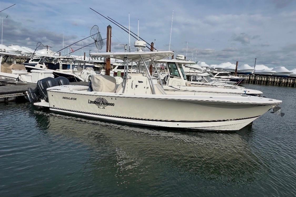 2015 Regulator 28 Forward Seating