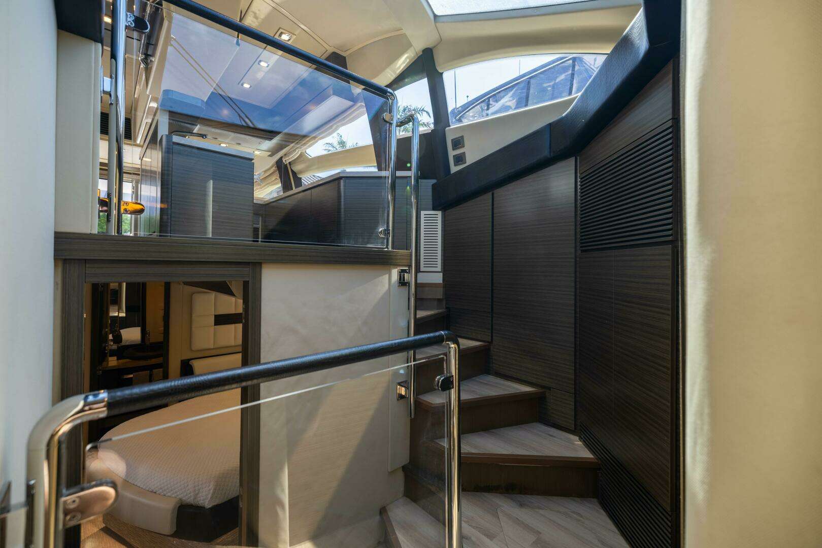 2015 Azimut 64 Flybridge - Image 14