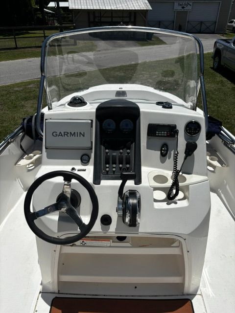 The image shows the helm of a 2008 Boston Whaler 200 Dauntless boat.