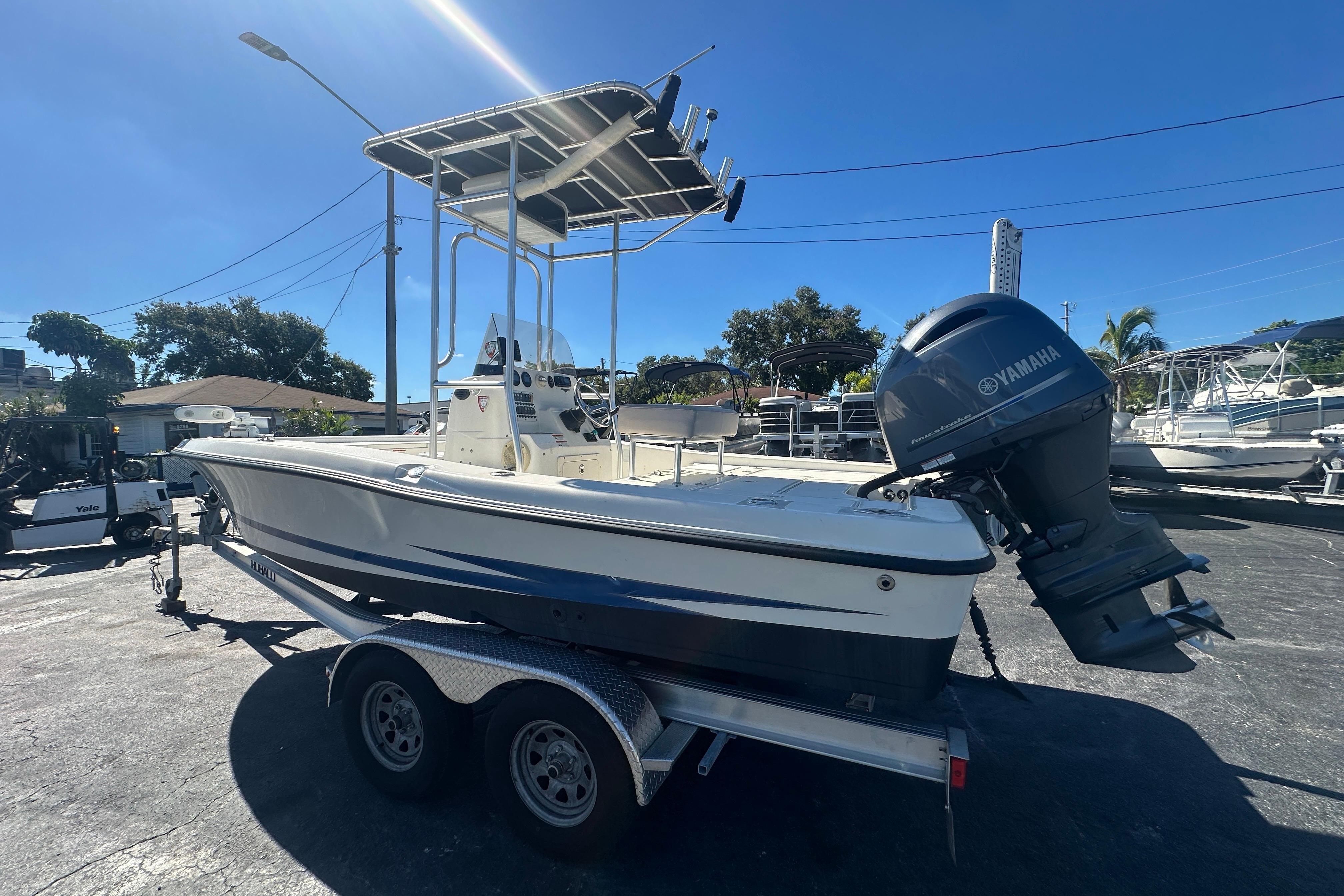 2003 Hydra-Sports 19 Bay Bolt boat with Yamaha outboard motor on trailer.