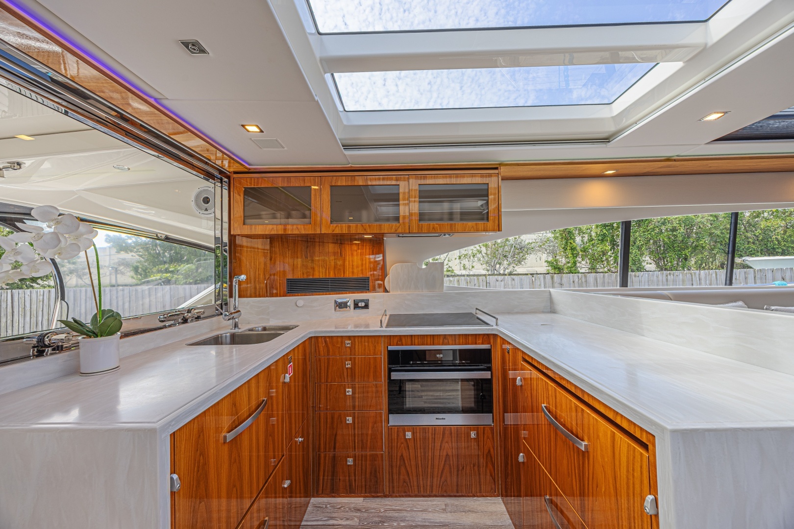 2021 Riviera 6000 Motor Yacht - Image 32