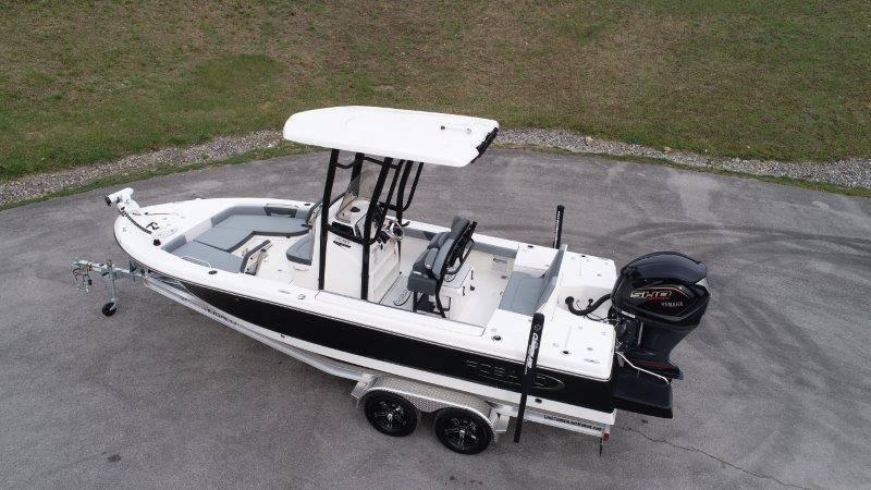 2025 Robalo 226 Cayman - 3