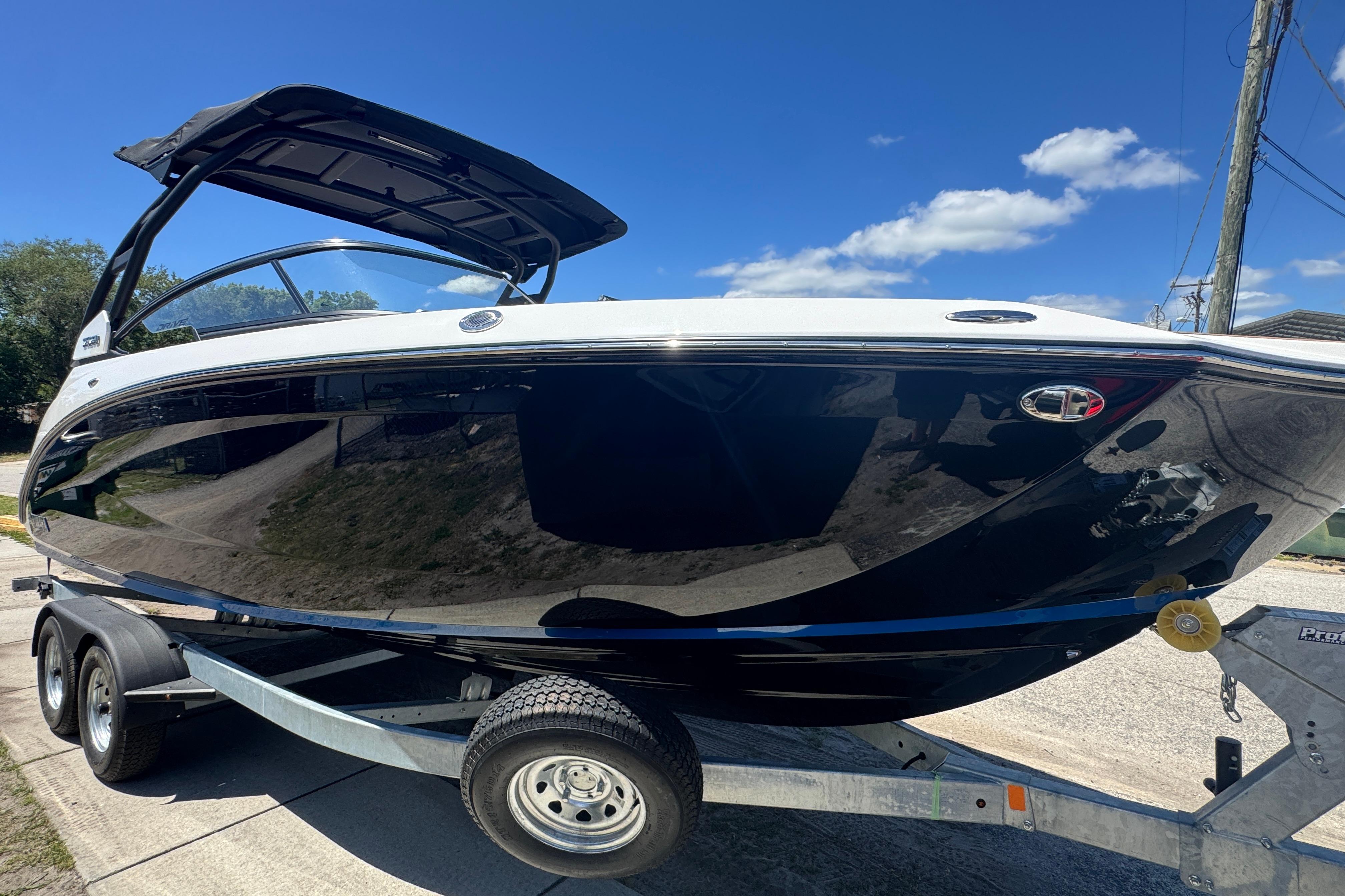 2026 Yamaha Boats 252SD on trailer under clear blue sky.