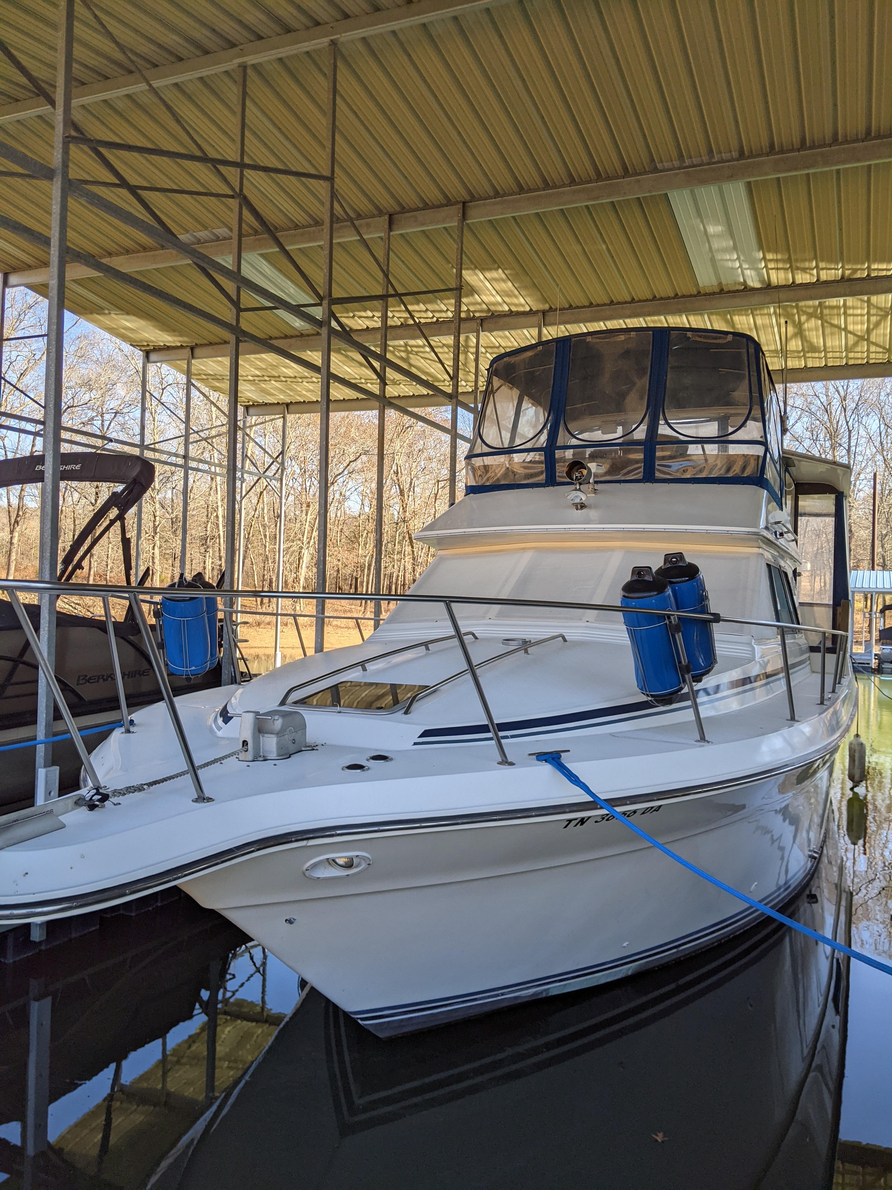 1989 Sea Ray 380 Aft Cabin
