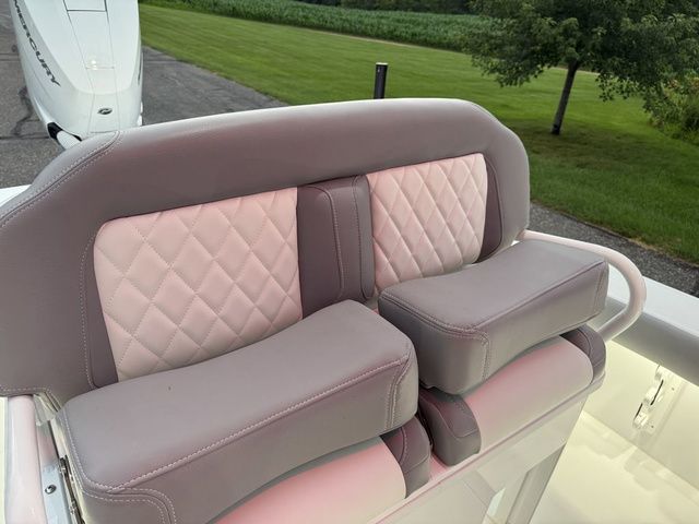 2026 Everglades 253 Center Console - 17