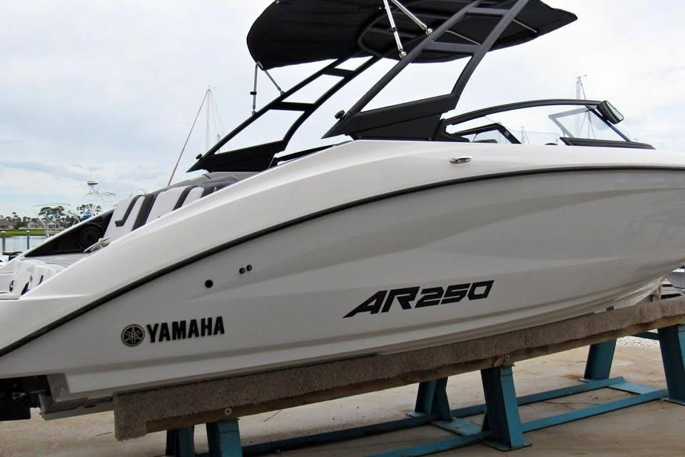 2025 Yamaha Boats AR250