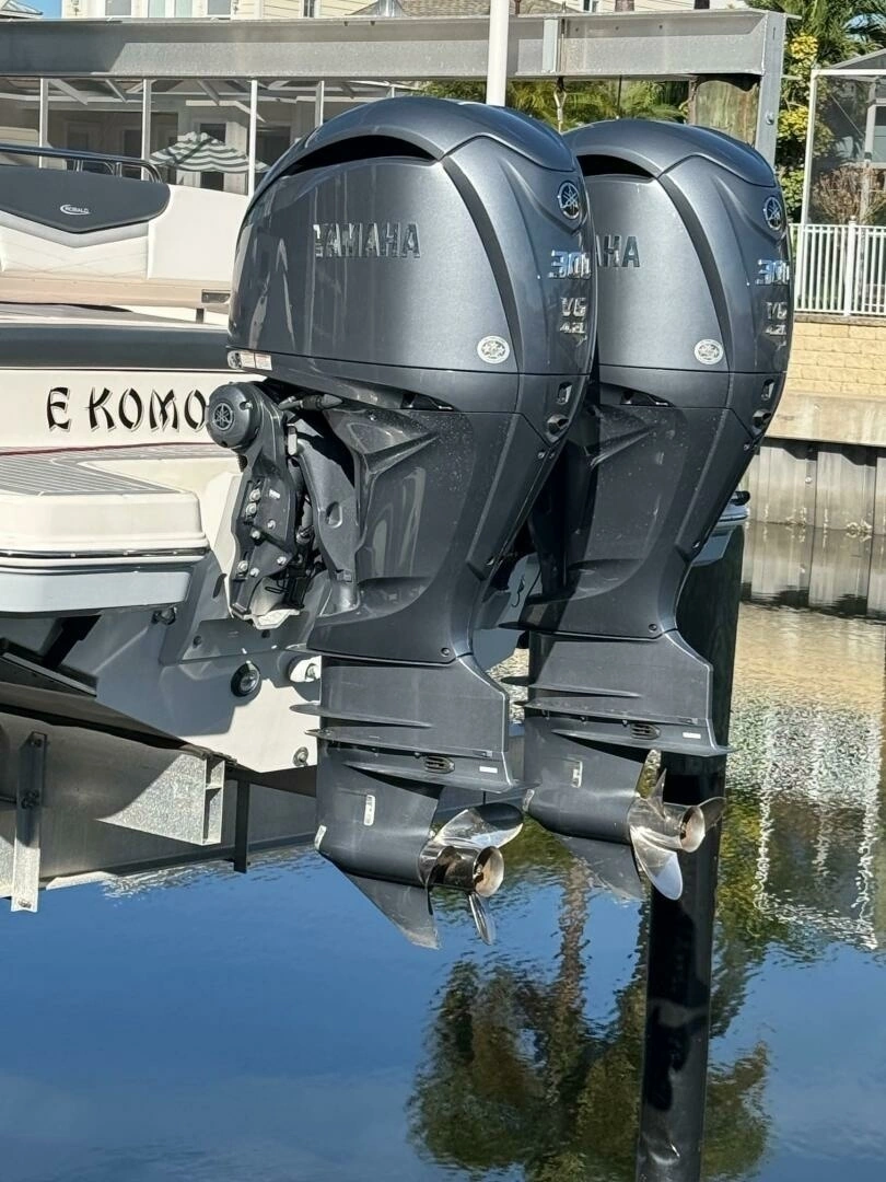 2021 Robalo R317 - Image 17