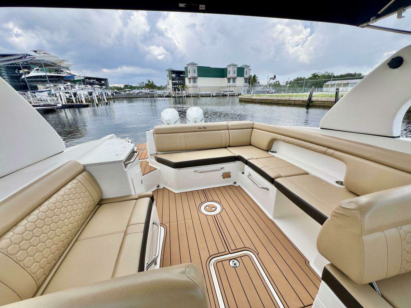 2019 Sea Ray SDX 290 OB - Image 5
