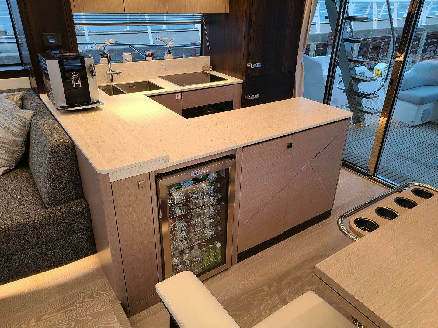 2023 Sunseeker 68 Manhattan - Image 6