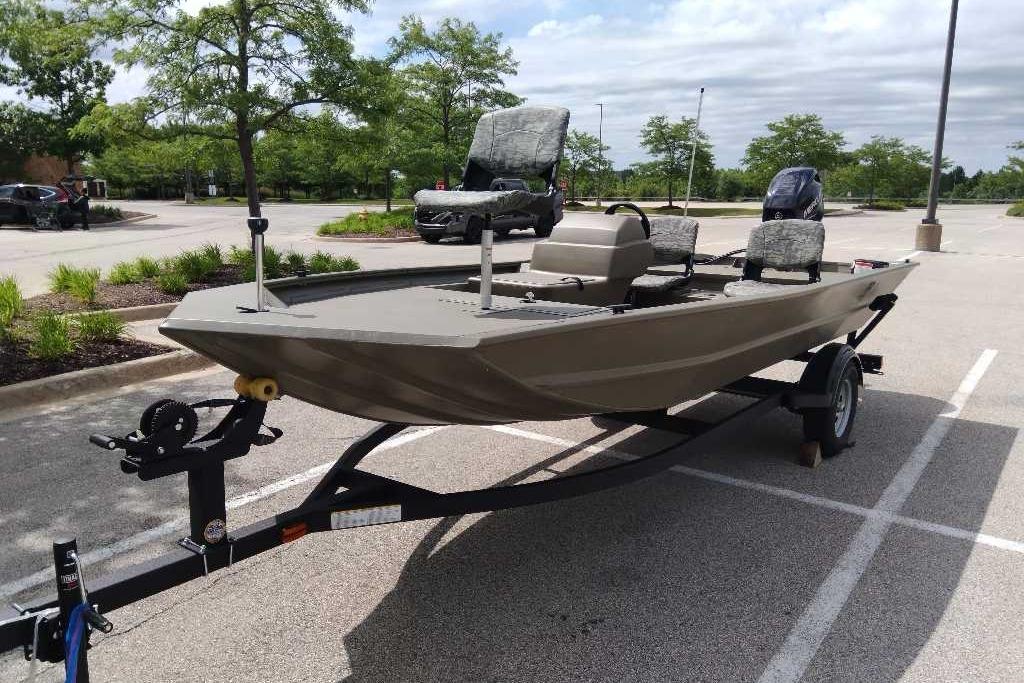 2026 Tracker Grizzly 1754 SC boat on trailer in parking lot.
