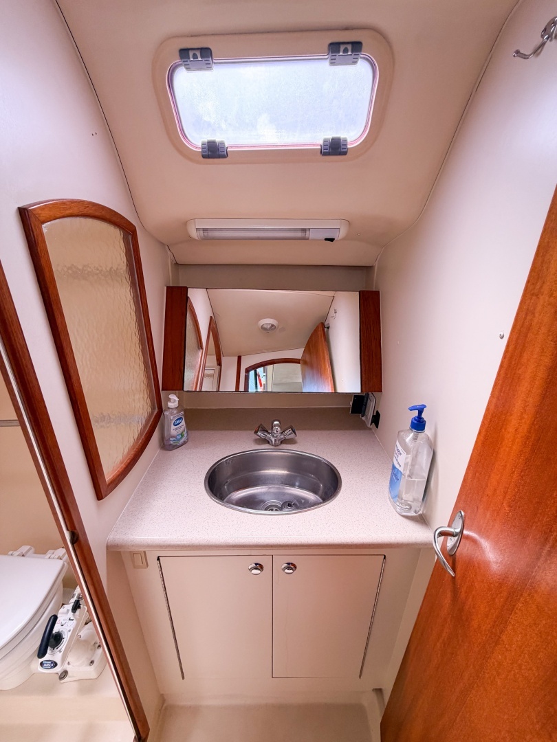 2005 Hunter 36 - Image 67