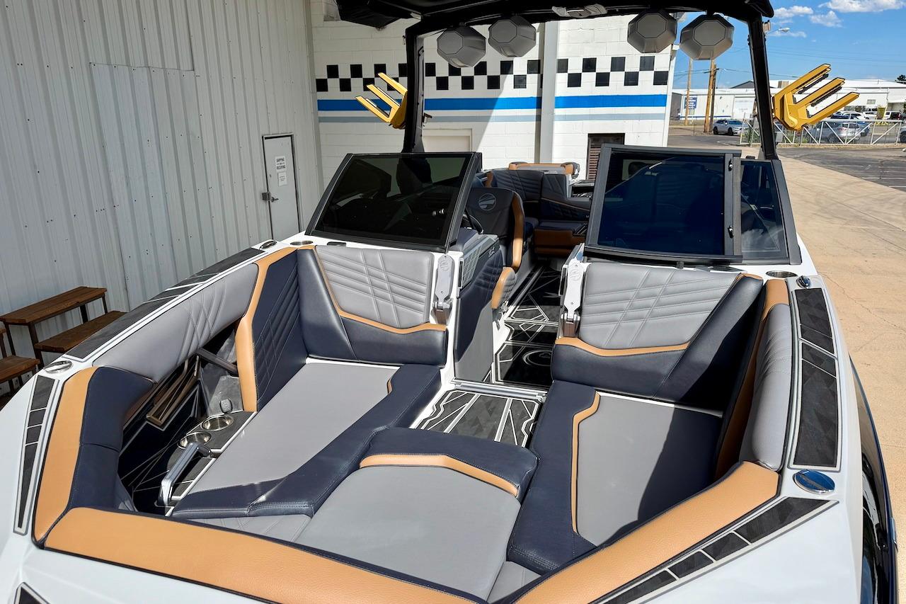 2025 Tigé Ultré 25ZX boat interior with luxurious seating and modern design.
