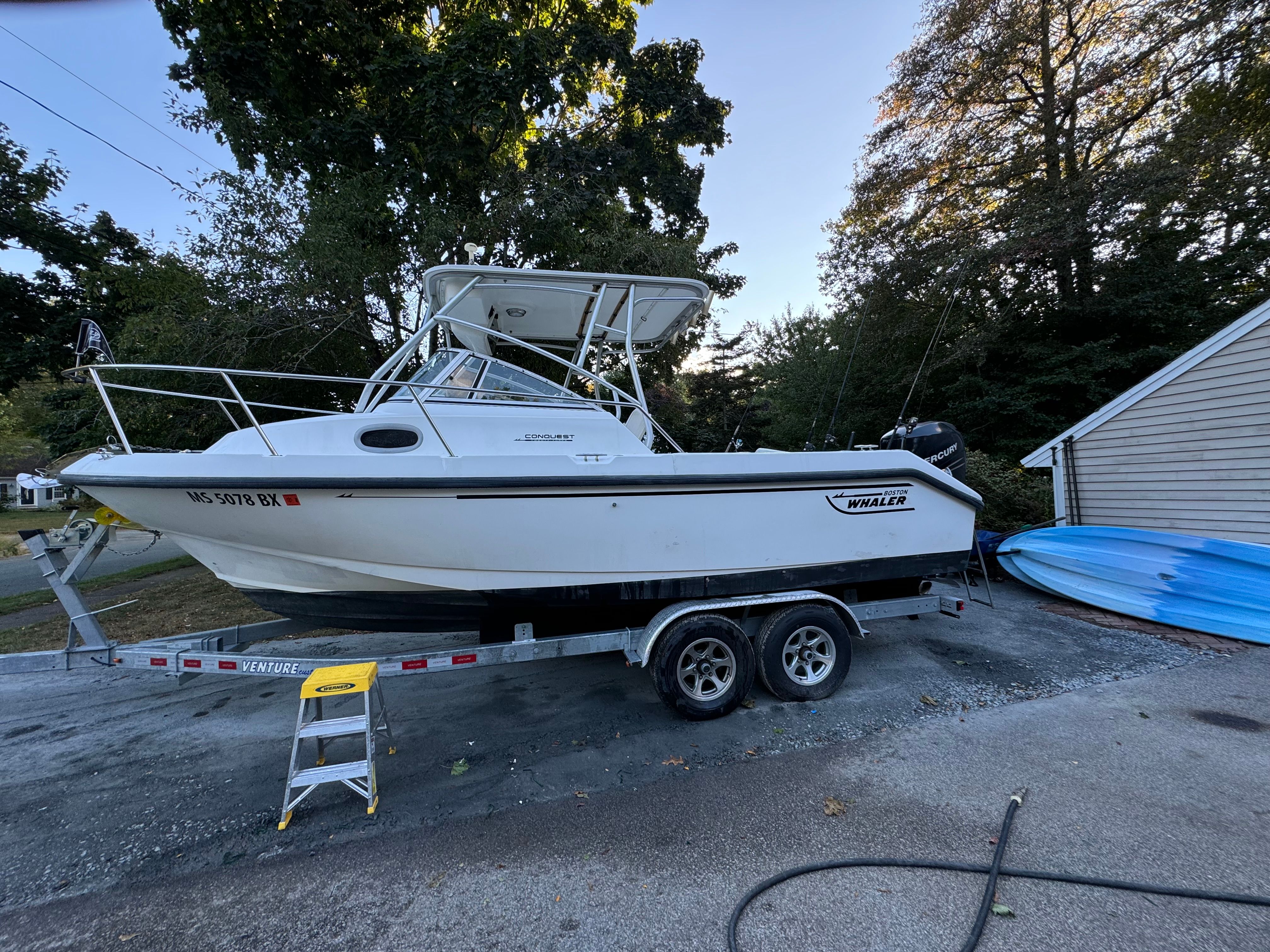 2000 Boston Whaler Conquest