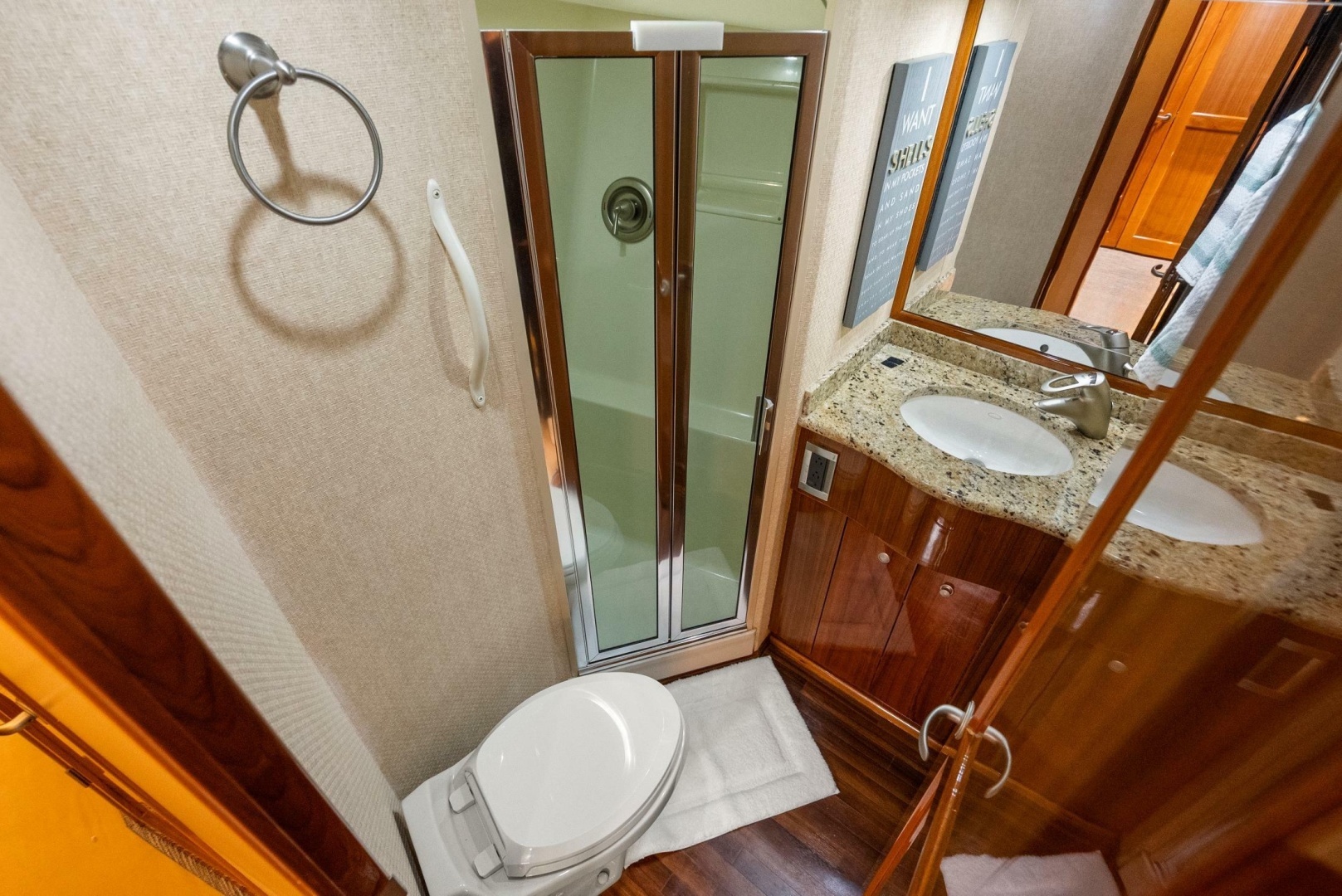 2007 Viking Enclosed Flybridge - Image 15