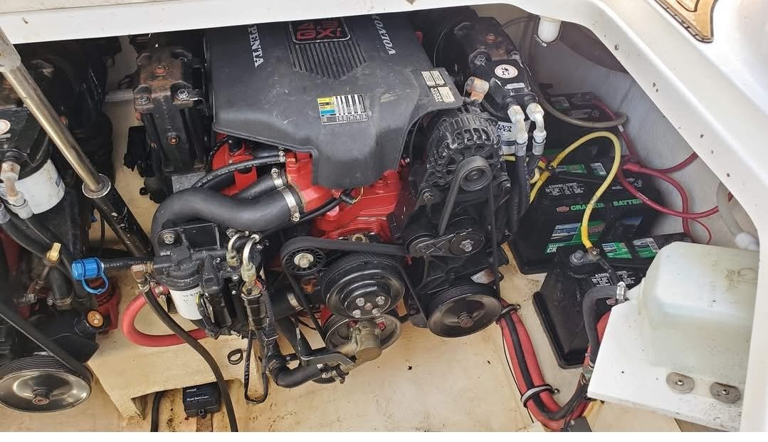 Engine compartment of 2006 Chaparral Signature 280 boat.