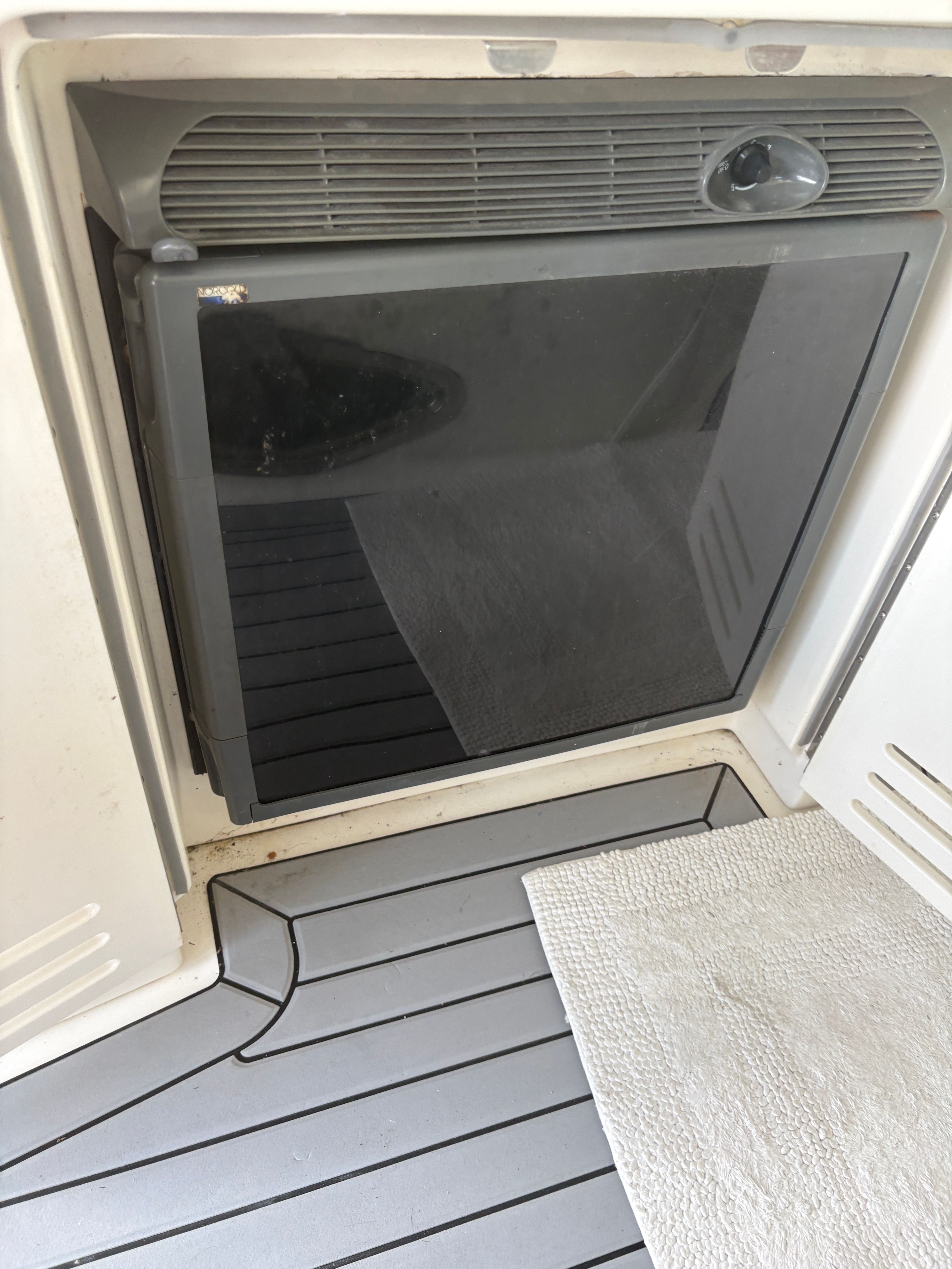 Refrigerator on a 2005 Sea Ray 420 Sundancer yacht.