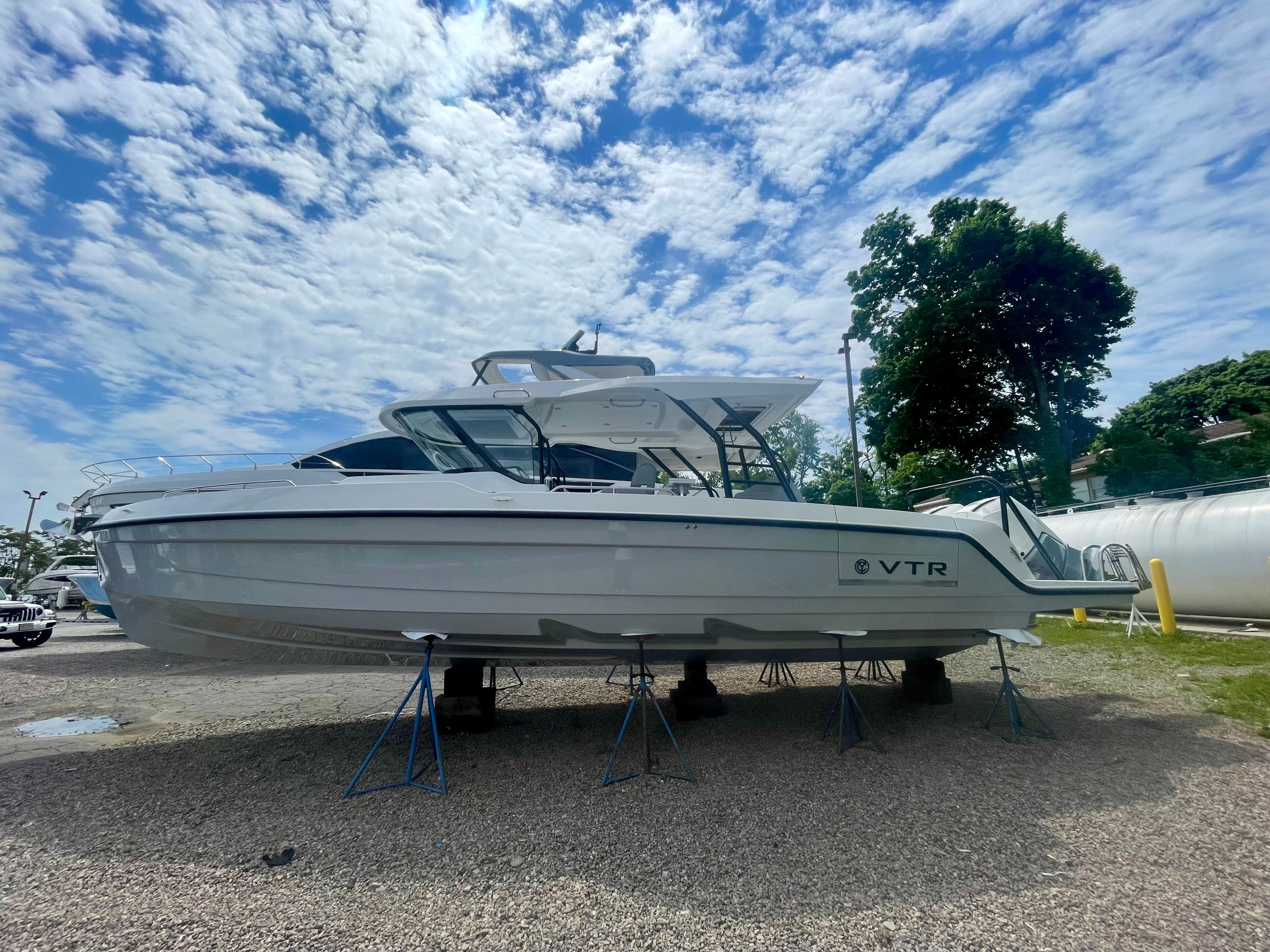 2026 Cruisers Yachts 38 VTR