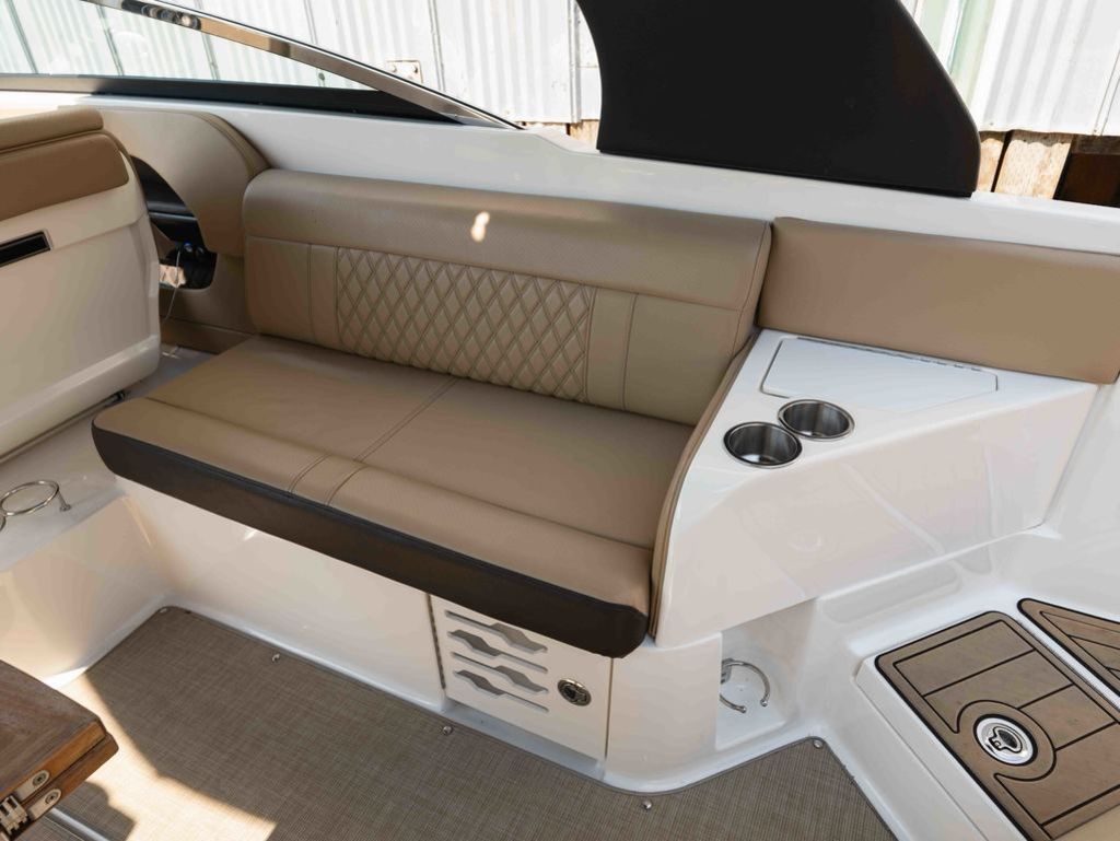 2019 Sea Ray SLX 280 - 12