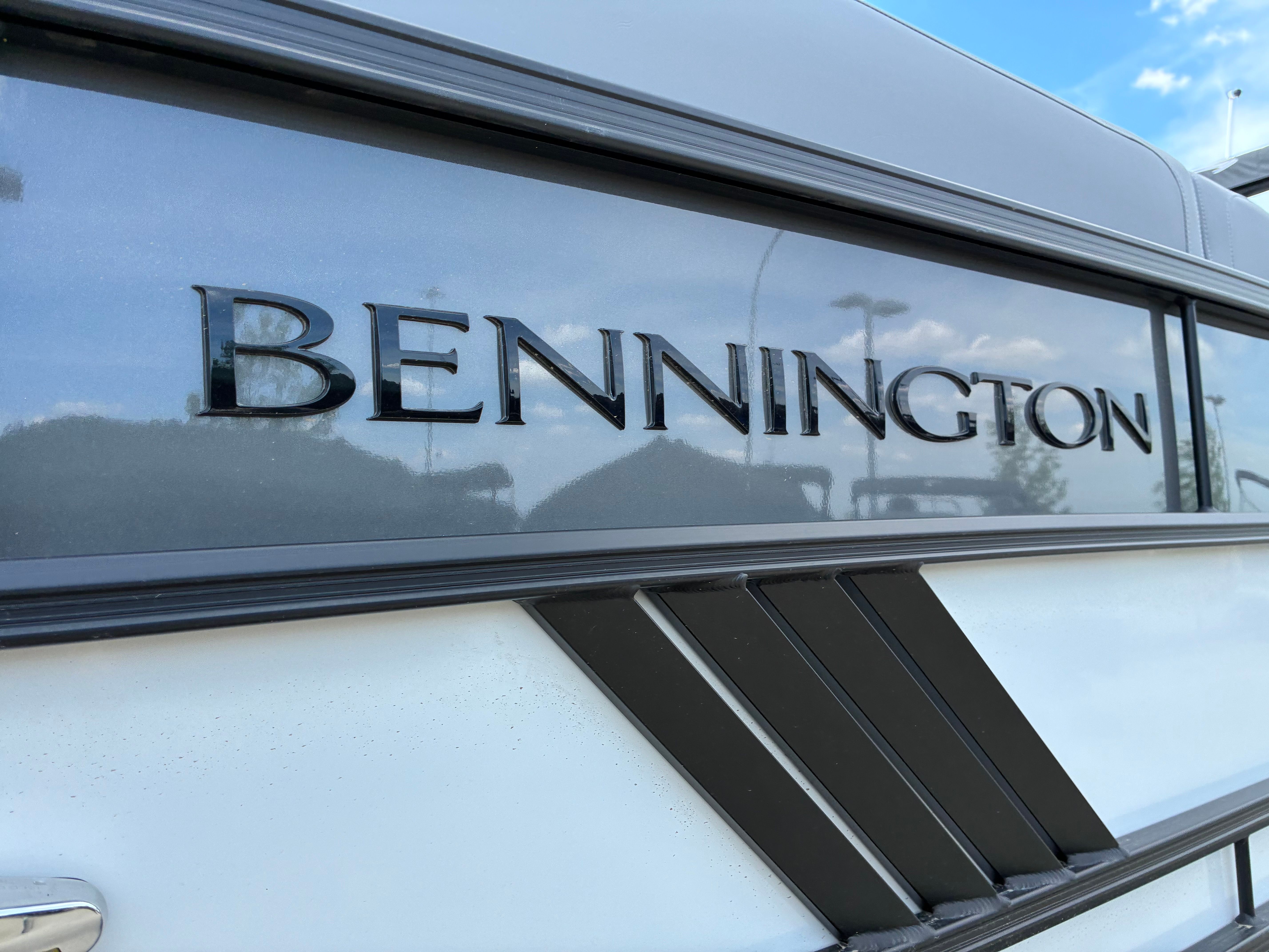 2026 Bennington 24 M Fastback - Quad Bench - 8
