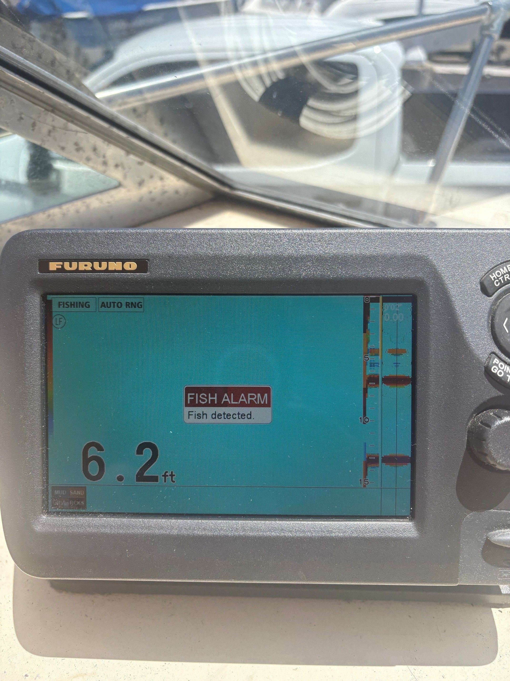 Furuno fish finder on Wellcraft Nova 250, fish alarm at 6.2 feet.