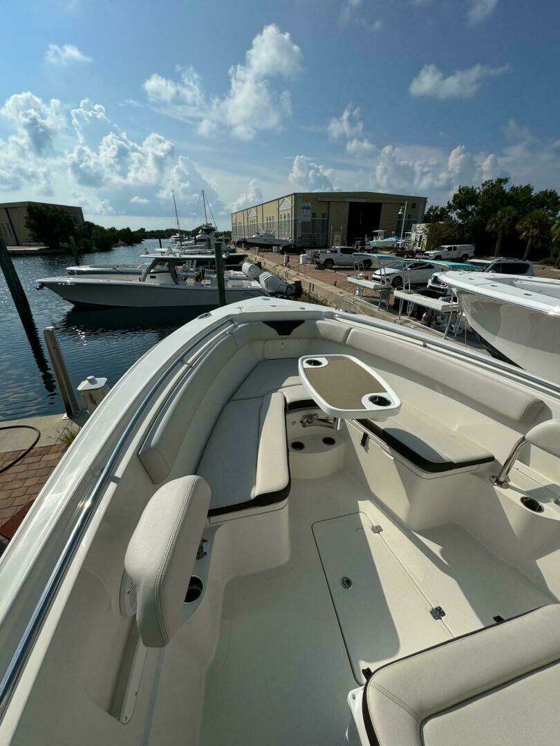 2023 Sailfish 290CC - Image 6
