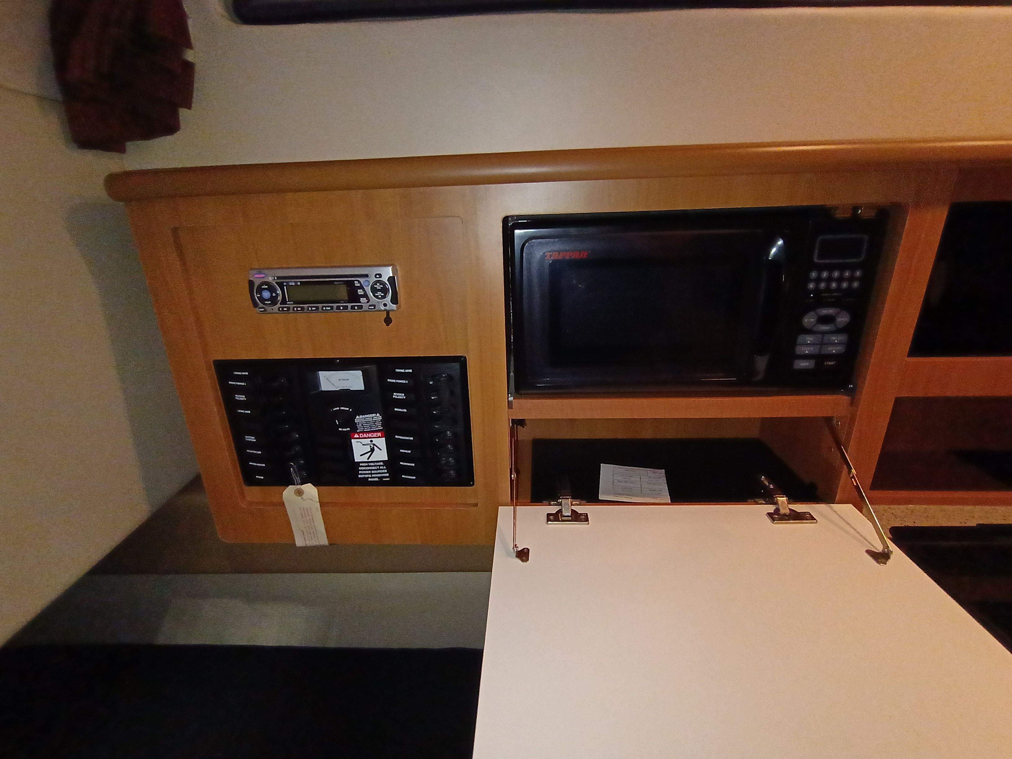 2008 Bayliner Discovery 246 Cruiser - 9