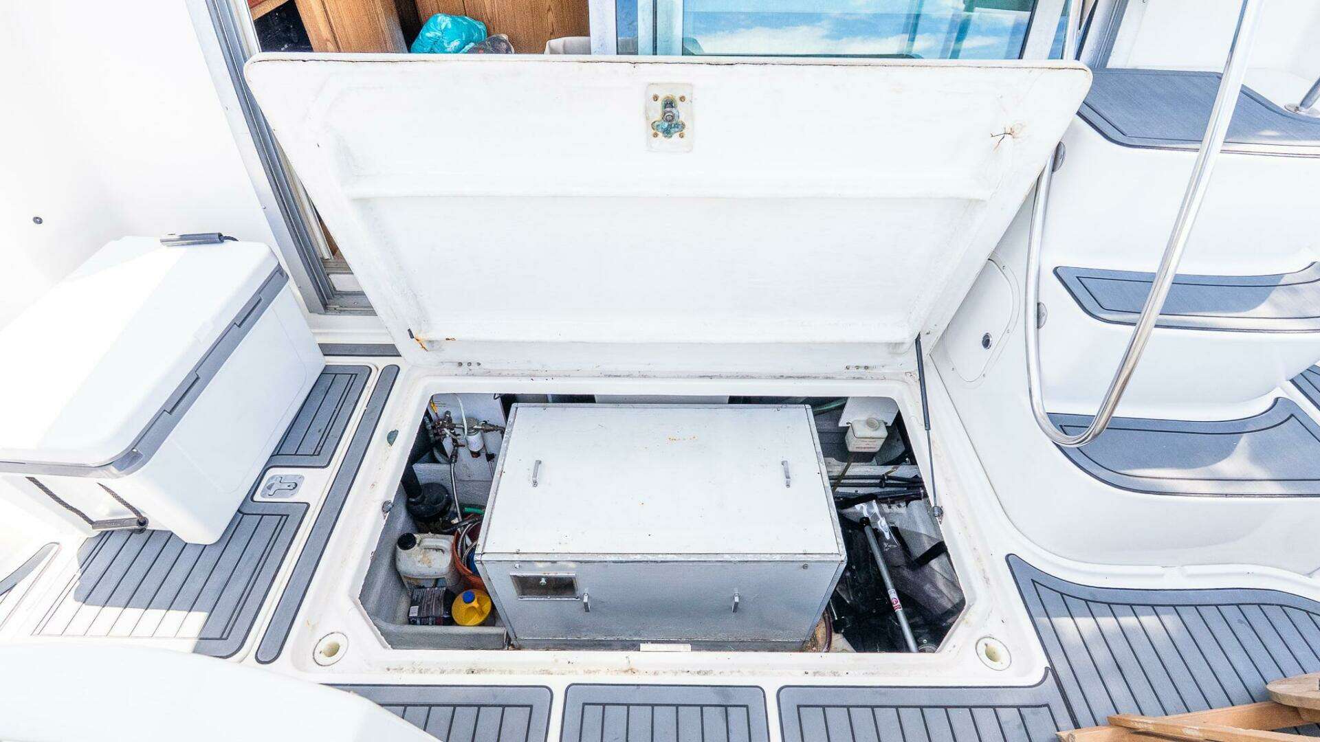 2000 Maxum 4600 SCB - Image 8