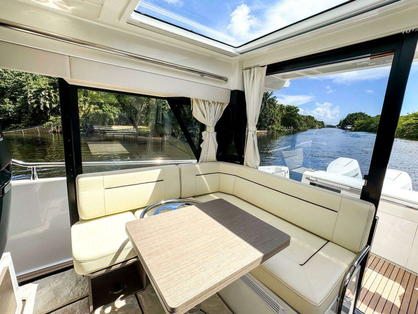 2025 Wellcraft 38 Explorer - Image 21