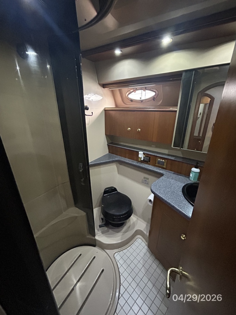 2000 Cruisers Yachts 4450 - Image 54