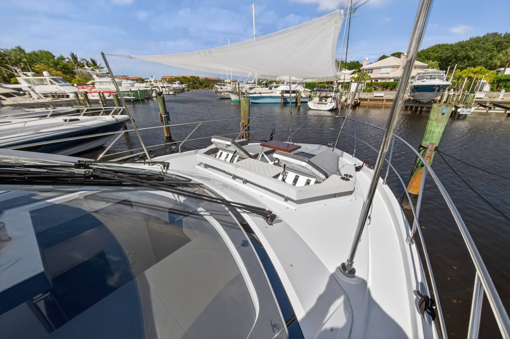 2023 Cruisers Yachts 50 CANTIUS - Image 11