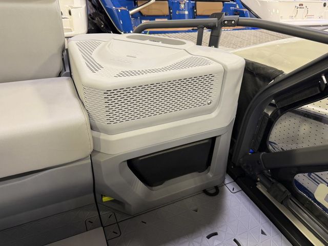 2026 Sea-Doo Switch Cruise™ 21 - 300 Hp - Tech Painted - 22