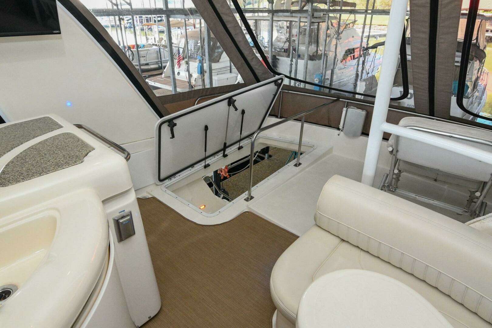 2002 Cruisers Yachts 5000 Sedan Sport - Image 113
