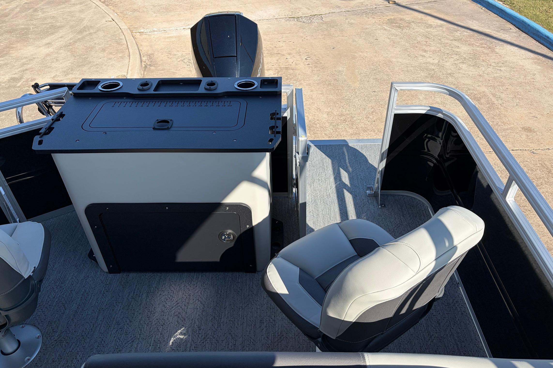 2026 Sun Tracker Fishin' Barge 22 XP3 interior with seating and control panel.