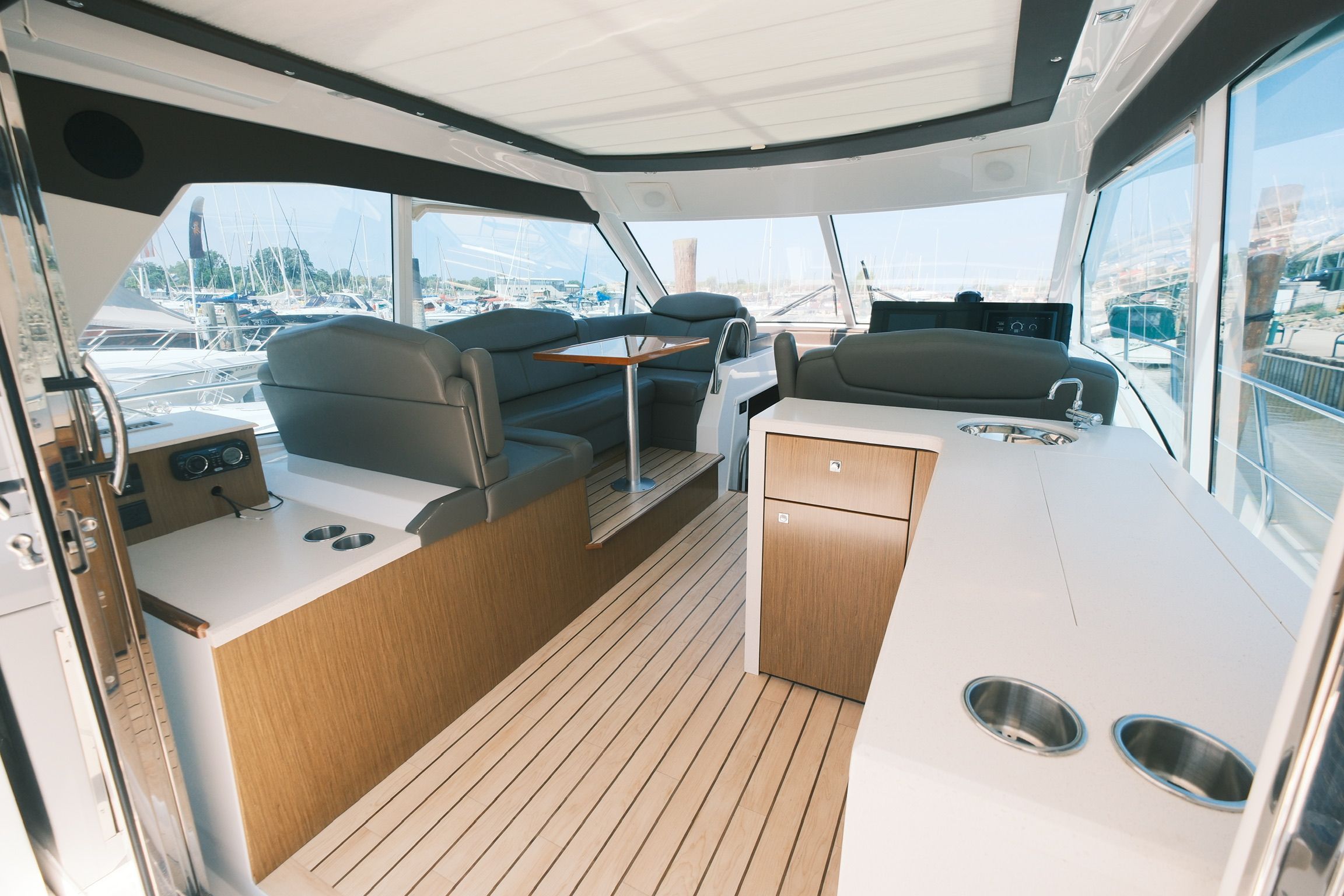 2015 Cruisers Yachts 48 Cantius - 4