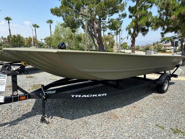 2025 Tracker Grizzly 2072 Utility